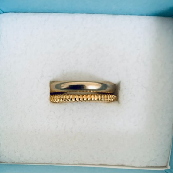 4 Gold & Coral Rings - Picture 4 of 6